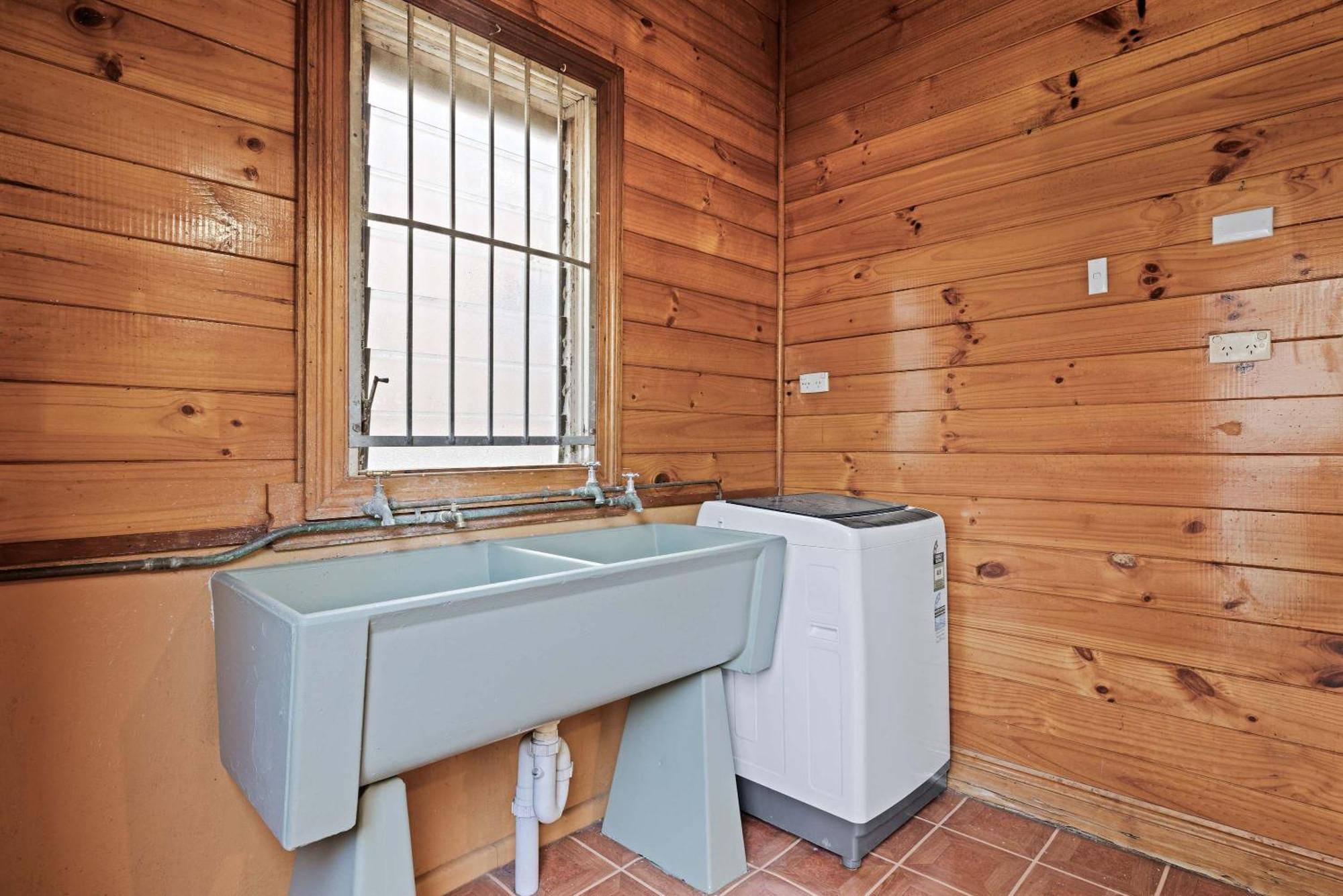 Boutique Double - Centrally Located - Shared Bathroom * Sydney