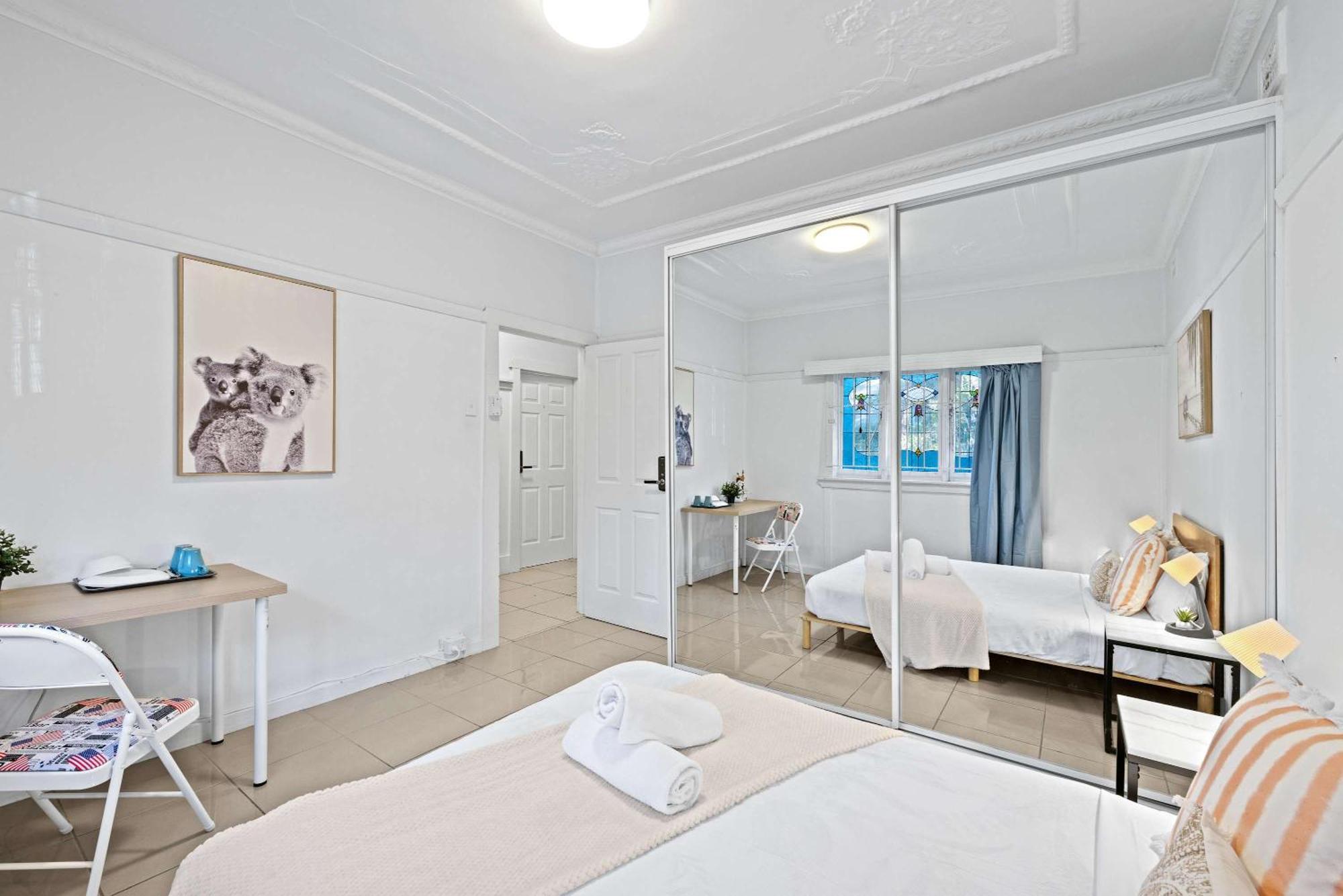 Boutique Double - Centrally Located - Shared Bathroom Guest house Sydney