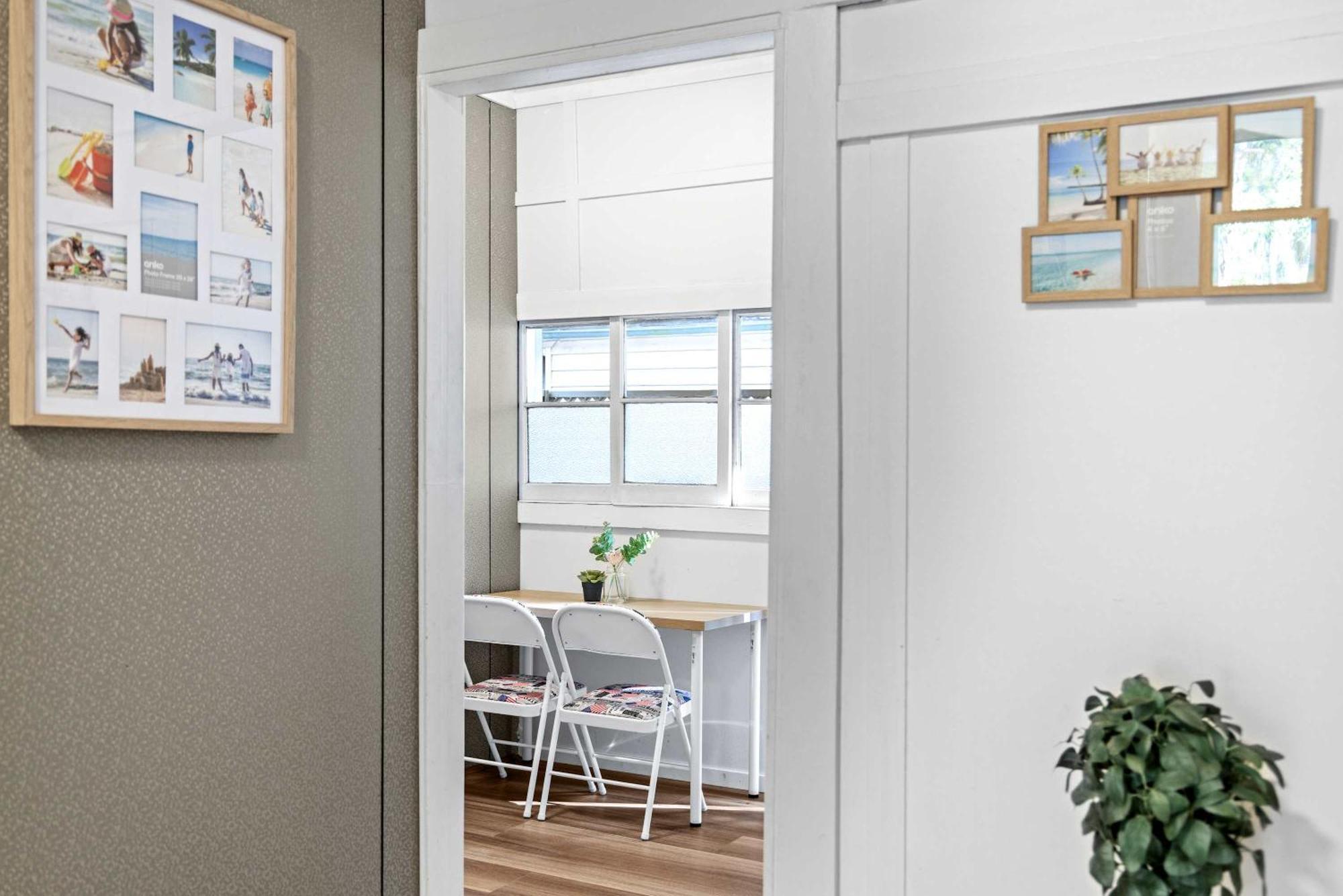 Boutique Double - Centrally Located - Shared Bathroom