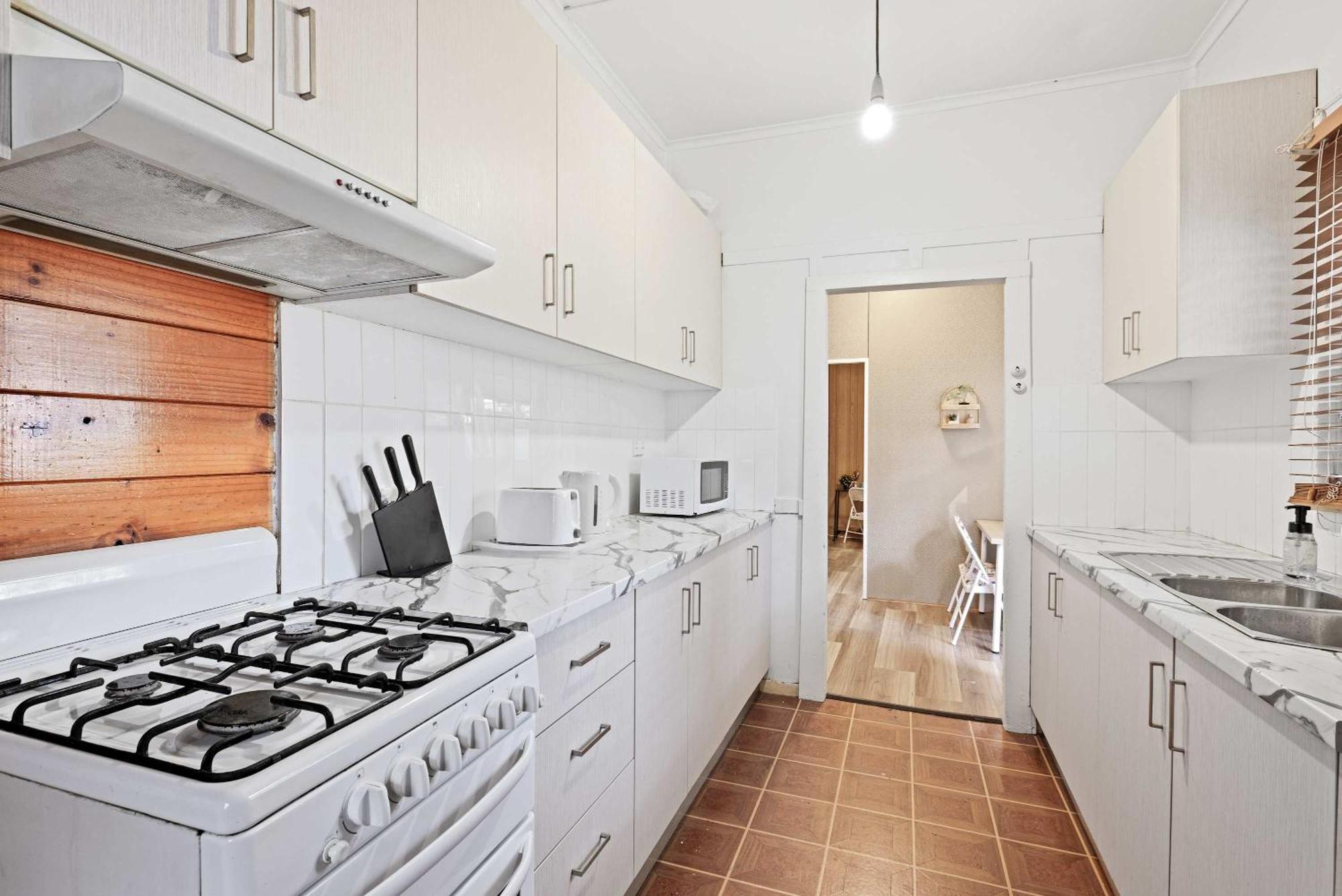 Boutique Double - Centrally Located - Shared Bathroom Guest house *