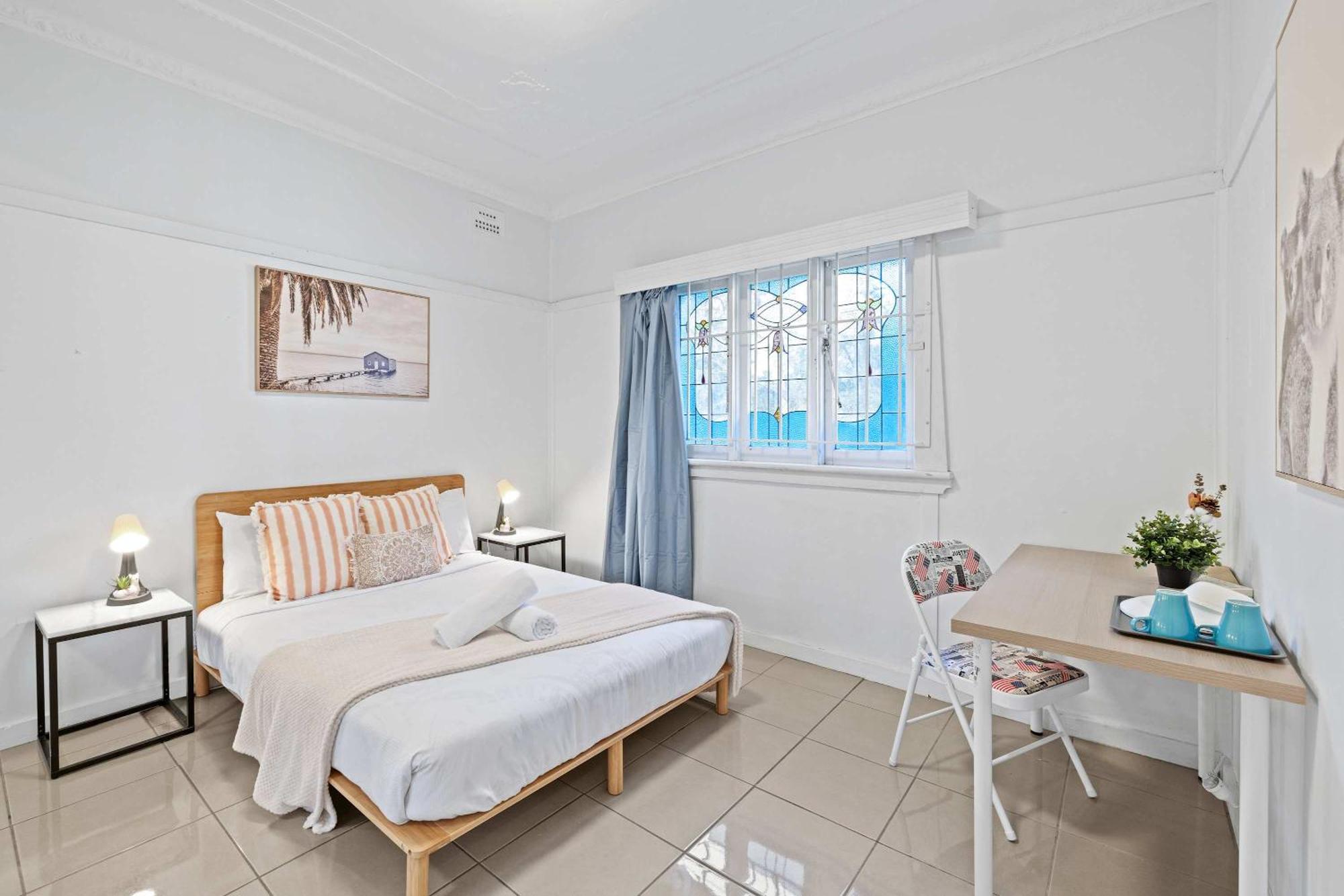 Boutique Double - Centrally Located - Shared Bathroom Guest house *